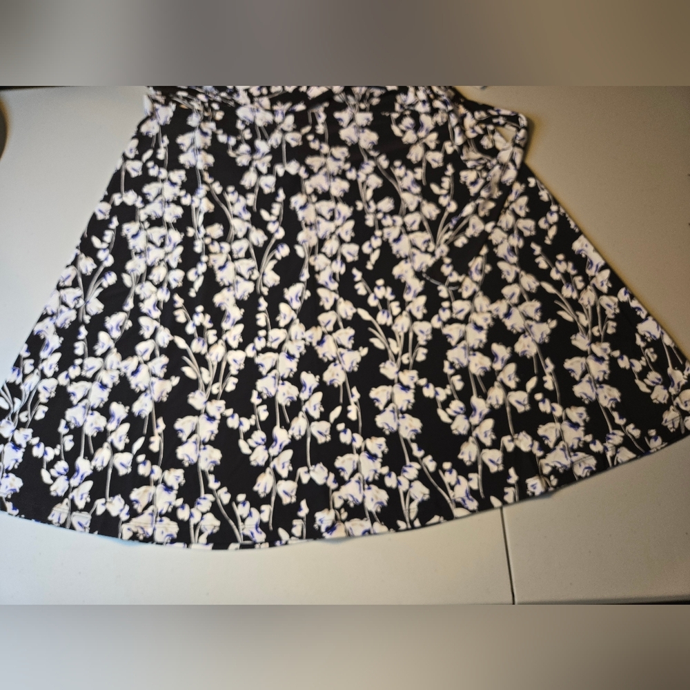NWT Harper Rose Floral V-Neck Tulip Dress Black and White Size 10 - Picture 13 of 13